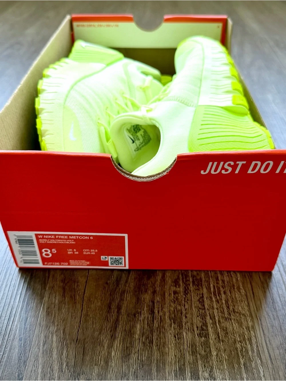 NEW Nike Free Metcon 6 Barely Volt White Volt FJ7126-702 Women’s 8.5